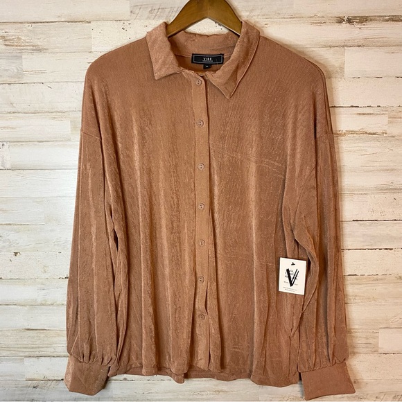 Tops - NWT Boutique Shimmer Button Down Top XL